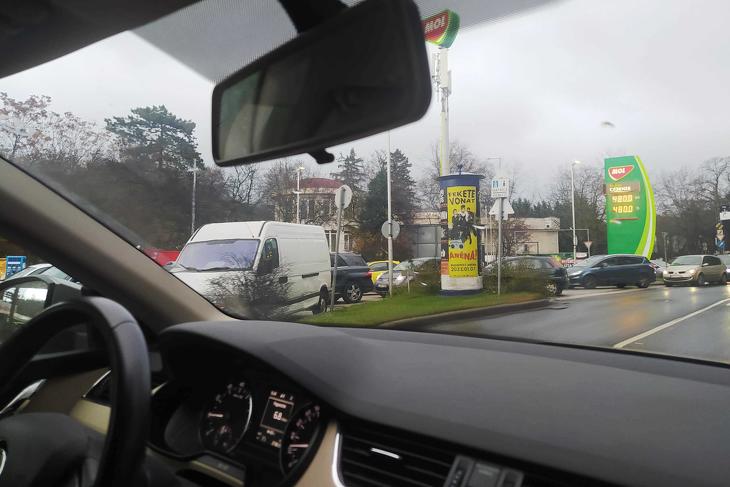 Benzinmizéria. Fotó: Privátbankár.hu 