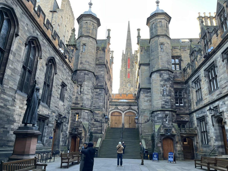 És így néz ki a kollégium belső udvara. Hihetetlen