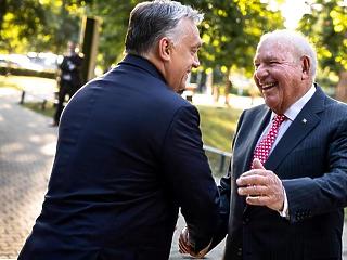 Hazatér a befolyásos nagykövet, aki tökéletes partnernek nevezte Orbán Viktort