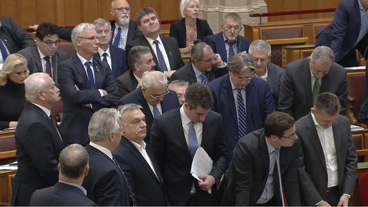 Az Alkotmánybíróság szerint minden rendben van a rabszolgatörvénnyel 