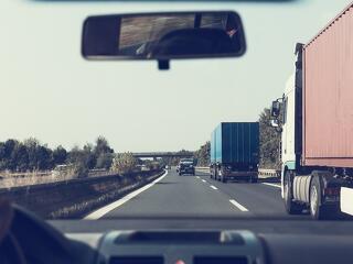 Ötven kamiont beengednek a Hősök terére, de merre indulnak a többiek?