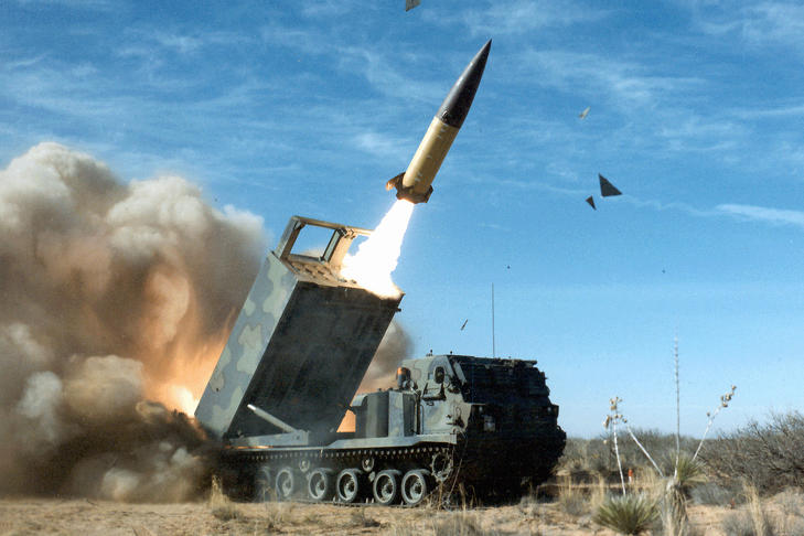 ATACMS rakéta bevetés közben - drága és kevés van belőle. Fotó: Wikimedia