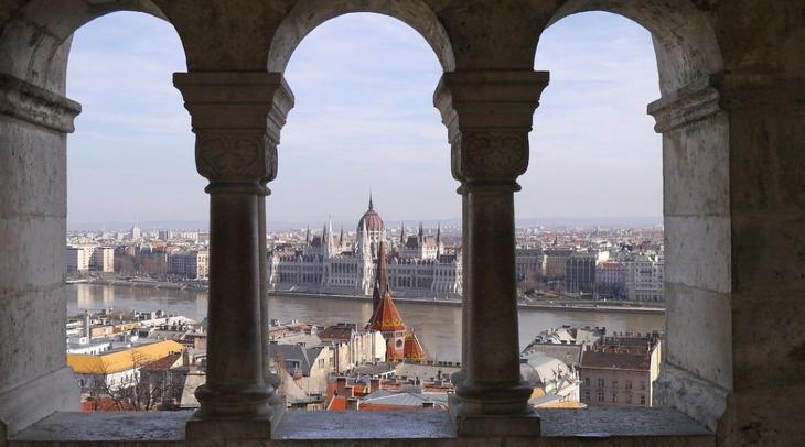 Miért esik a magyar eszközök ára? Pesszimisták a befektetési bankok