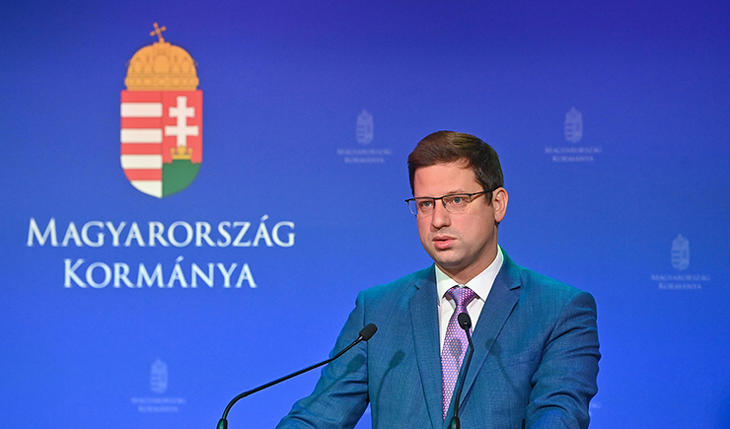 Gulyás Gergely szerint nem is baj, hogy gyengült a forint?