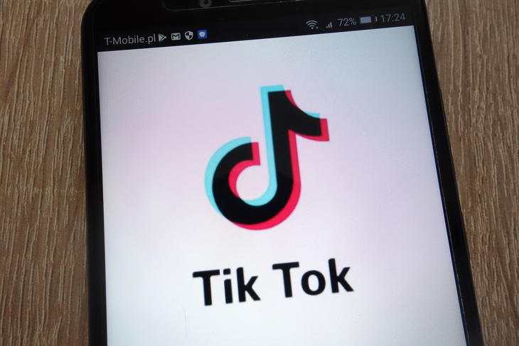 Megtiltották a TikTok használatát a brit kormányzati dolgozóknak