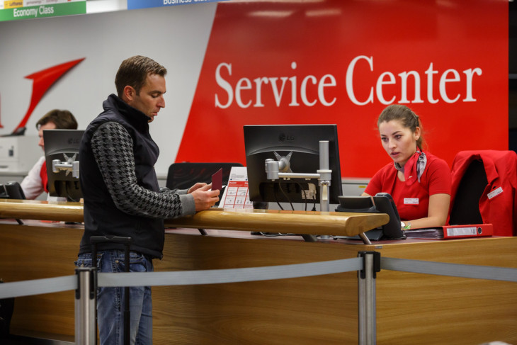 El lehet kerülni a check-in pultok előtti sorban állást
