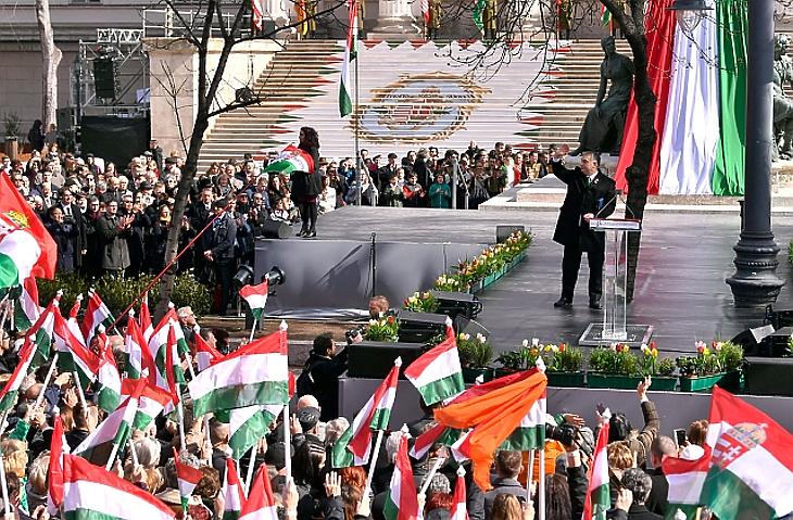 Orbán a magyar függetlenség mellett kardoskodott és a lengyeleket éltette