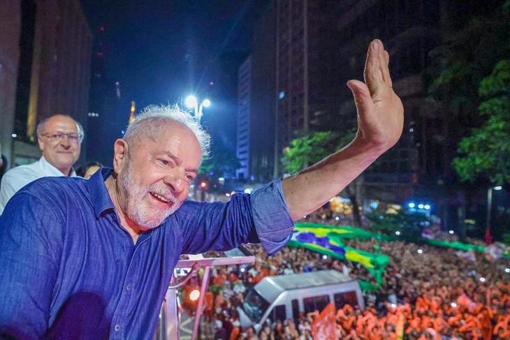 Lula a győzelmét ünnepli híveivel Sao Paolóban 2022. október 30-án. Fotó: Facebook/Lula/Ricardo Stuckert