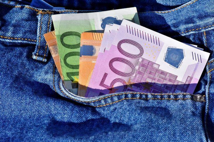 Estére erősödött a forint