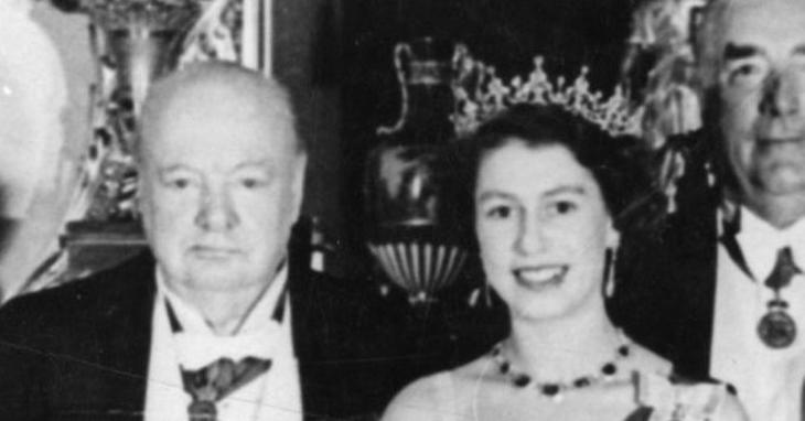 II. Erzsébet és Winston Churchill 1952-ben. Fotó: Twitter/The Royal Family 
