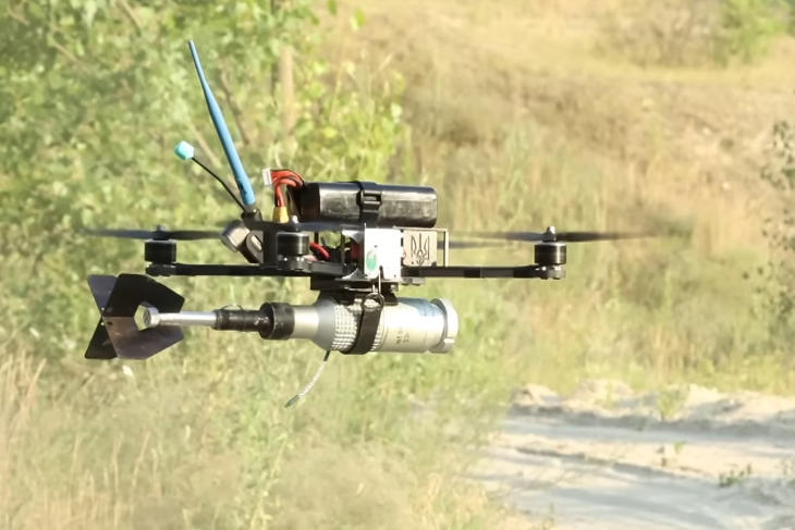 Az FPV-drónok robbanótöltetet is hordoznak