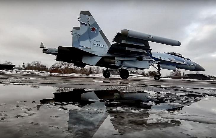 Orosz harci gép landol egy fehérorosz katonai bázison a február 10. és 20. közt tartandó közös hadgyakorlat előtt. (EPA/RUSSIAN DEFENCE MINISTRY PRESS SERVICE)