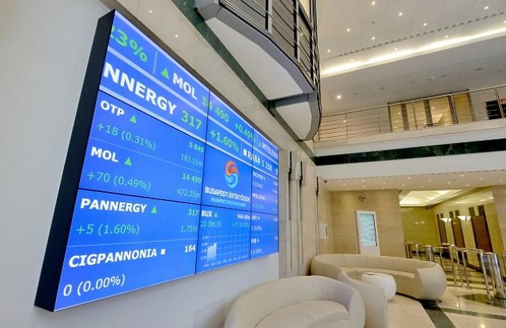 Beütött a nyár, eltűntek a brókerek