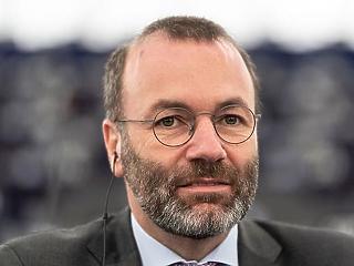Weber uniós pénzt adna az antimigráns kerítésre 