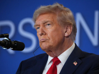 Trump minden menedékjog iránti kérelmet felfüggesztett