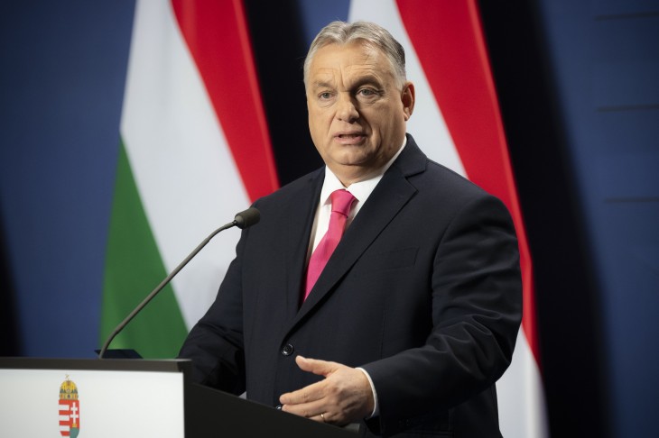 Az igazán kényes kérdéseket most is lepattintotta magáról a kormányfő - Orbán Viktor nemzetközi sajtótájékoztatót tart a Kormányinfó keretében a Karmelita kolostorban 2023. december 21-én. Fotó: MTI/Miniszterelnöki Sajtóiroda/Benko Vivien Cher 