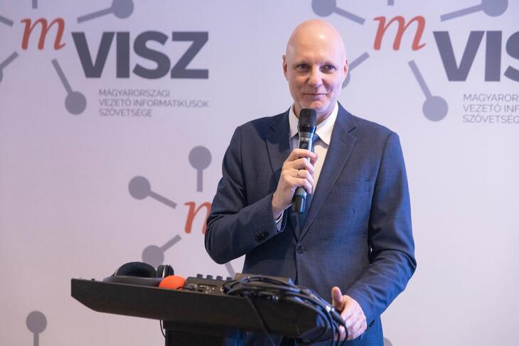Kevesebb mint egy hónap maradt, több ezer cégnek kell gőzerőre kapcsolnia