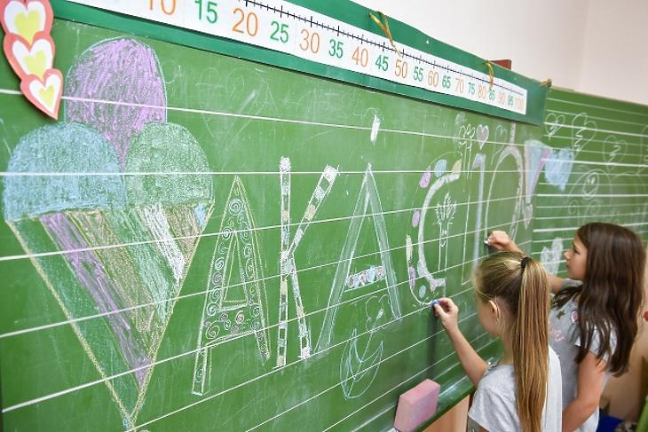 Több mint egymillió magyar holnaptól szabadságon van - mi változik?