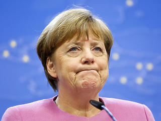 Trump keményen beszólt – ő is röhög Merkel bukásán?