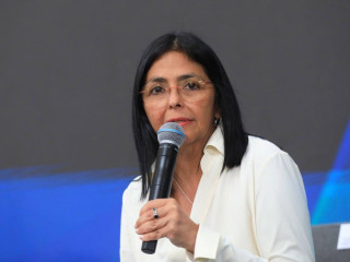 Delcy Rodríguez magához ragadja a szót