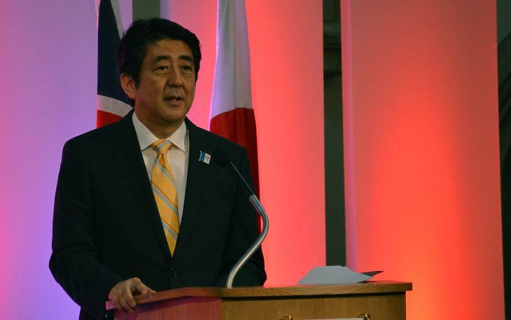 Lemondott a japán miniszterelnök