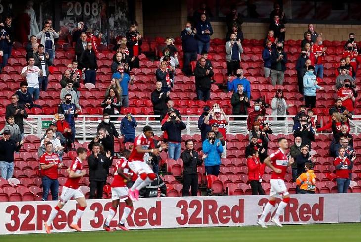 A szurkolás jövője? Csendben, maszkban elsuttogni a Himnuszt