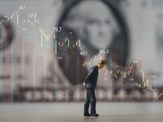 Lecsúszott a forint, estére elszállt a dollár és a frank