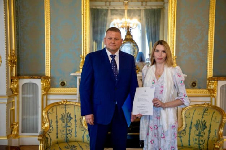 Talán az új brit kormányra várt Valerij Zaluzsnij, hogy Ukrajna új nagyköveteként megkezdje munkáját?