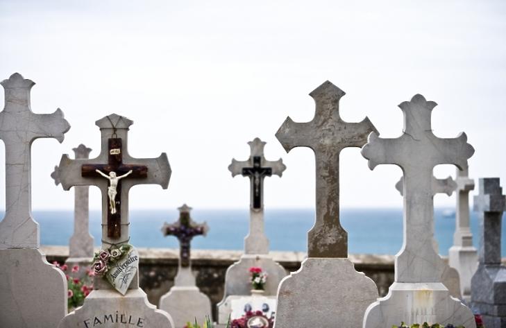 Jön a halottak napja: a temetői boltokra is szigorú előírások vonatkoznak
