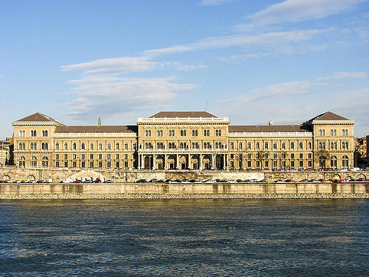 Új vagyonkezelőt alapítottak a Corvinusnak