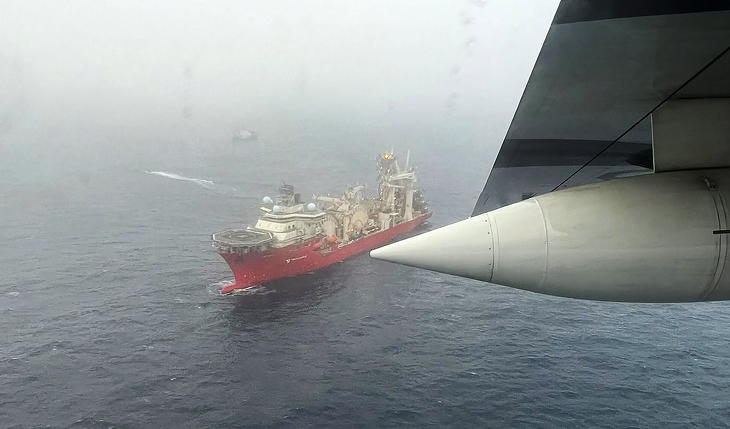 A Titan merülőhajót keresi a Deep Energy kutatóhajó a Massachusetts állambeli Boston partjainál 2023. június 21-én. Fotó: MTI/EPA/Amerikai parti őrség