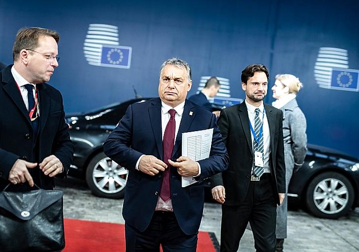 A nap képe: Orbán eltökélt arccal érkezett Brüsszelbe