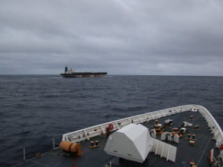 Felháborodtak az oroszok, jogellenesnek tartják az amerikai hajólefoglalást