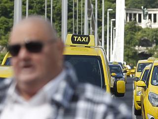Tarifaemelést akarnak a budapesti taxisok 