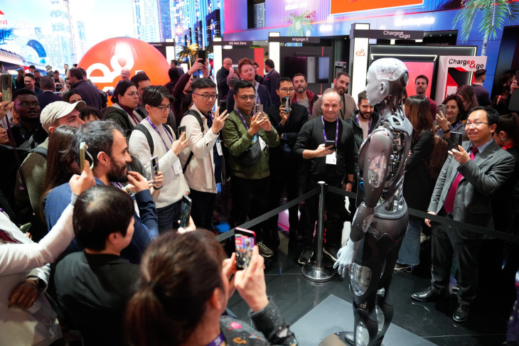 Robotika és AI a fókuszban. Mobilgyártótól érkezhet humanoid robot