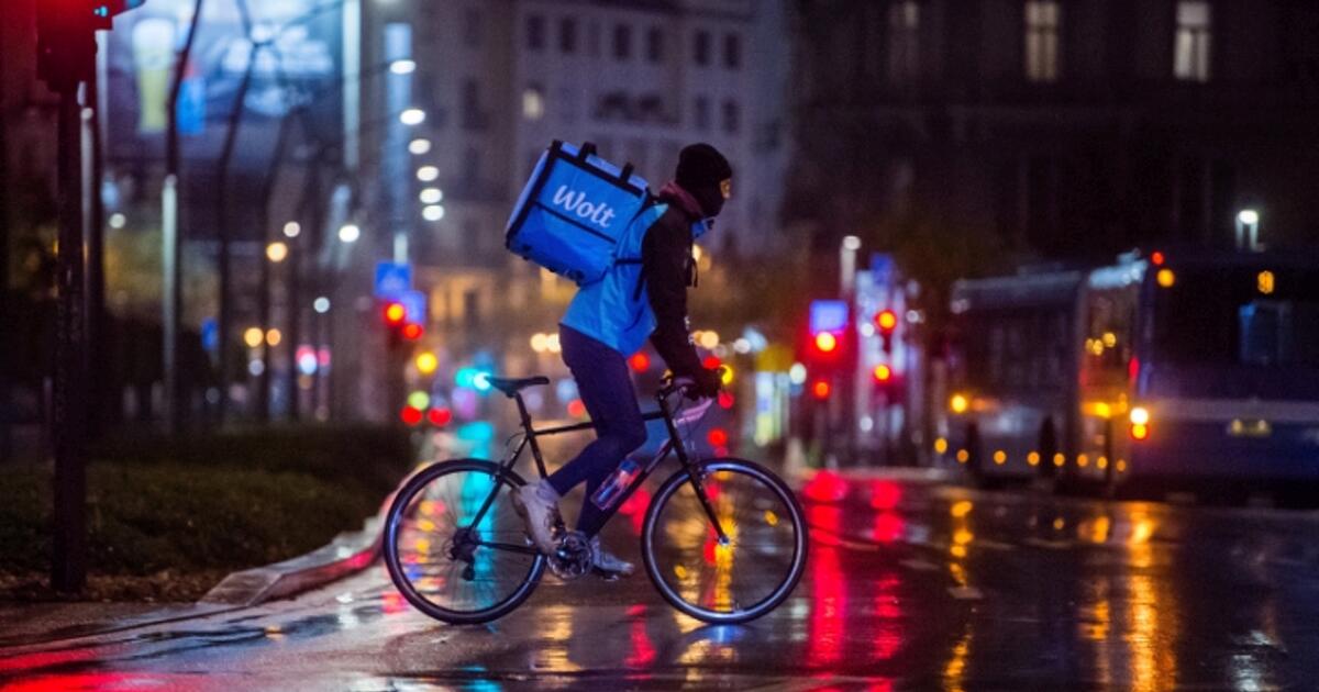 Jöhet a 140-es autópályás repesztés, de a biciklisek sok új jogot kapnak