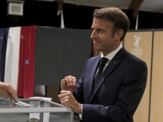 Botrány lett Macron luxusórájából