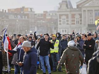 Megint rohamrendőrökre volt szükség Hollandiában