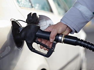 Folytatódnak az óriási áremelések a benzinkutakon