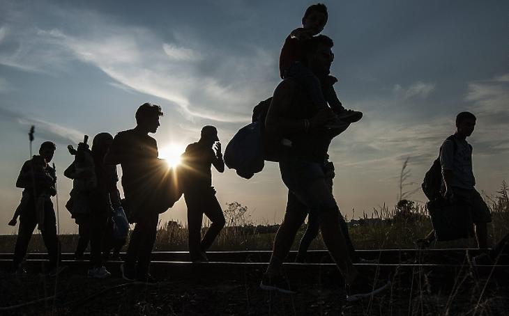 Vissza a feladónak: megállapodtak Merkelék a menedékkérők visszaküldéséről