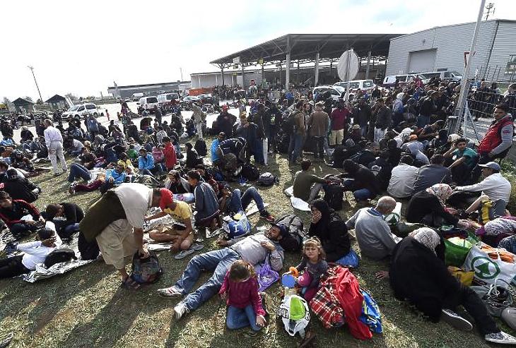 Még sincs menekültbűnözés? Évtizedes mélyponton a bűnesetek száma Ausztriában