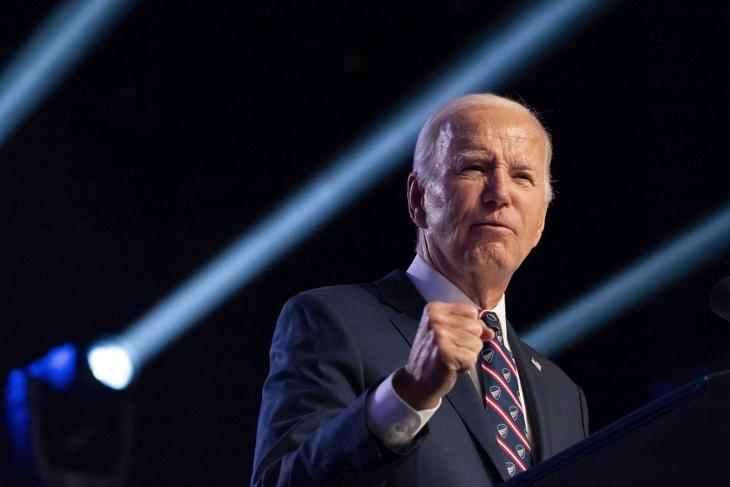 Joe Biden demokrata párti amerikai elnök egy kampánygyűlésen. Fotó: MTI/AP/Stephanie Scarbrough