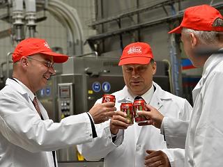 A magyar kormány megint készül valamire a Coca-Colával
