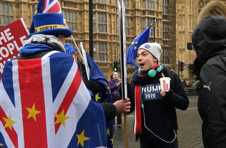 Brexit: Írország kitolná a brit kilépés idejét