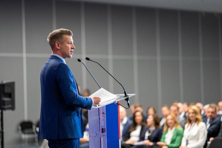 Magyar Péter szerint áron alul eladó a TV2, reagált a csatorna