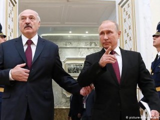Lukasenka és Putyin. Fotó: DPA/TASZSZ