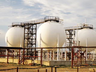 Katar behúzta a kéziféket: felfüggeszti egyes LNG-szerződéseit