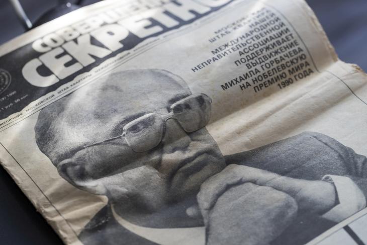 Egy 1990-es ukrán napilap, címlapon Mihail Gorbacsov, aki épp megkapta a Nobel-békedíjat. Fotó: Depositphotos.com 