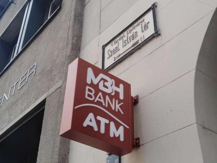 Az MBH Banknak már vannak saját ATM-jei is. Fotó: privátbankár/Mester Nándor