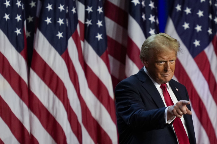 Donald Trump, a nagy showman győzelmi beszéde közben 